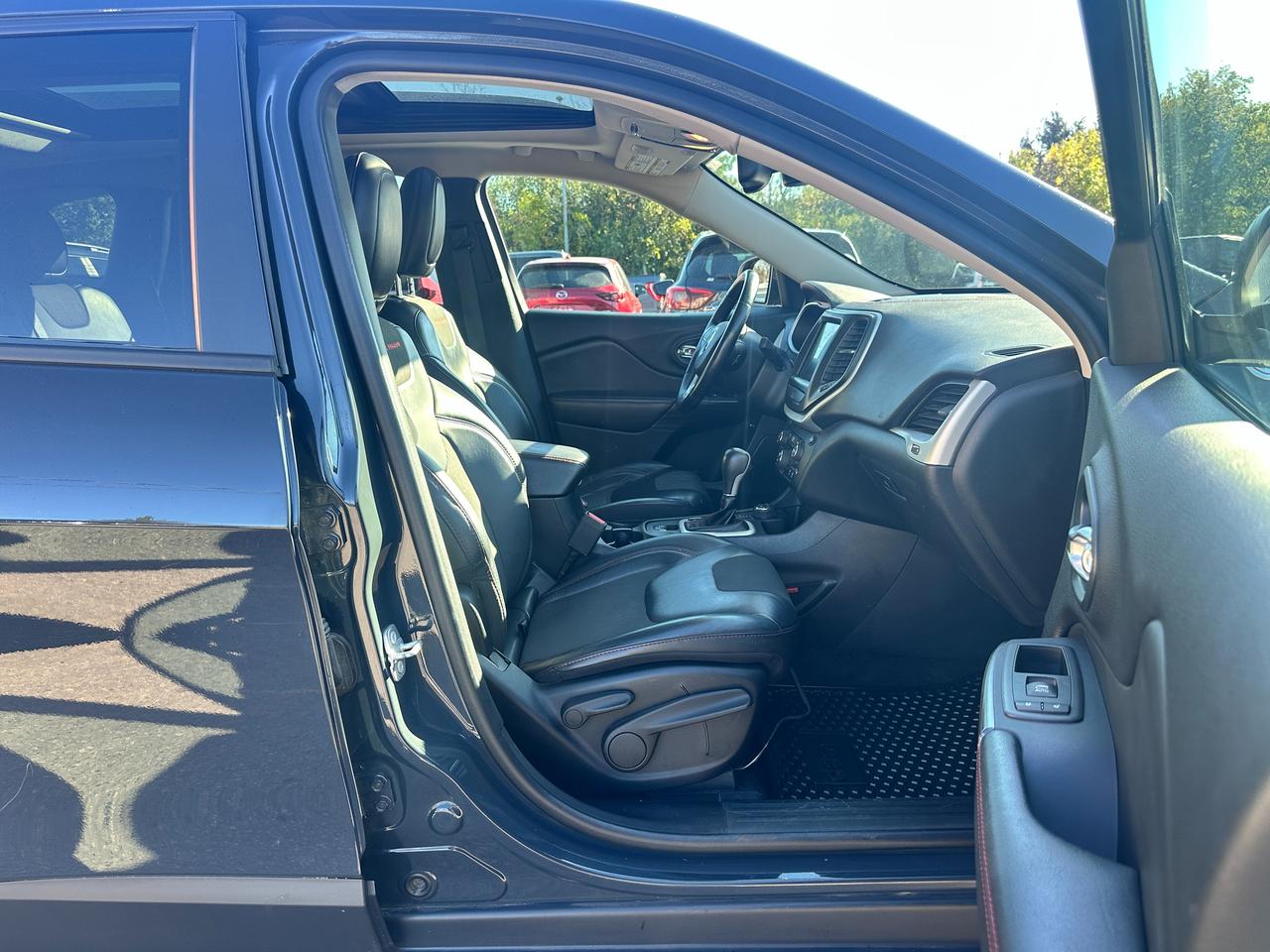 2017 Jeep Cherokee Trailhawk4X4 HTD-Leather PanoRoof NAV RvCam XM A/C Photo
