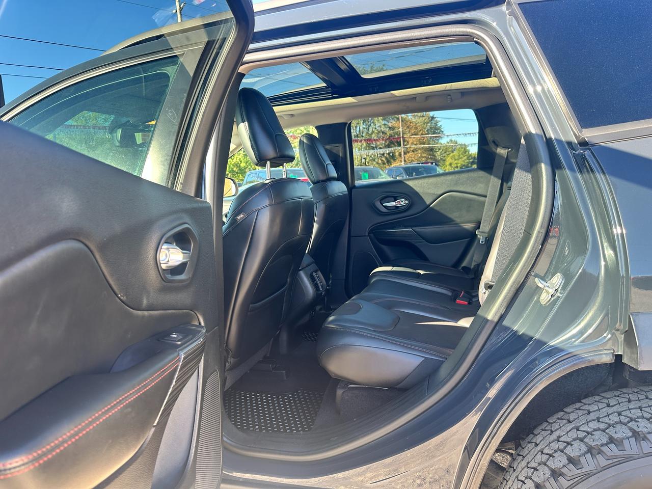 2017 Jeep Cherokee Trailhawk4X4 HTD-Leather PanoRoof NAV RvCam XM A/C Photo