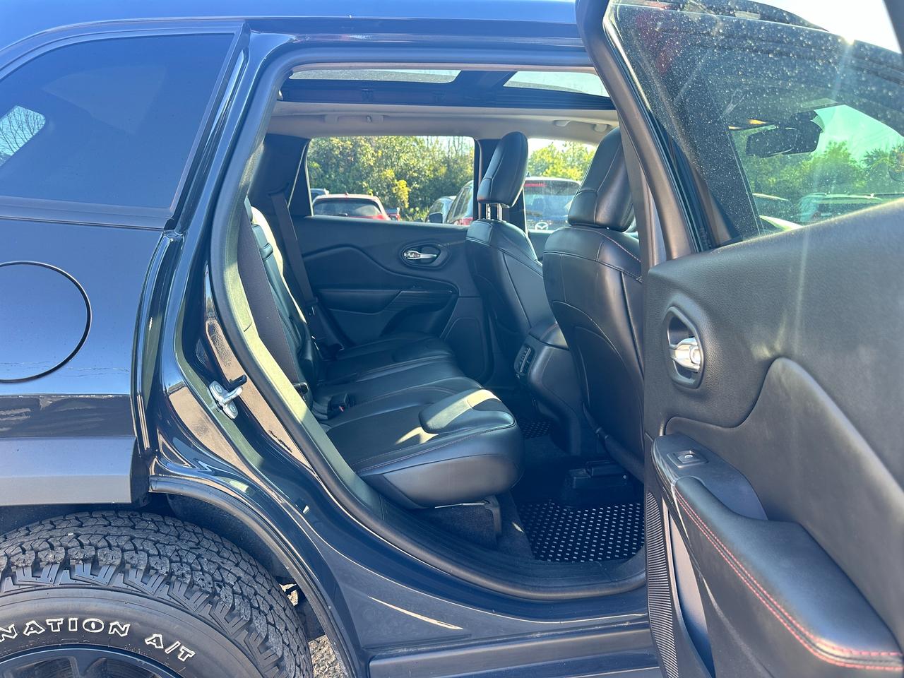 2017 Jeep Cherokee Trailhawk4X4 HTD-Leather PanoRoof NAV RvCam XM A/C Photo