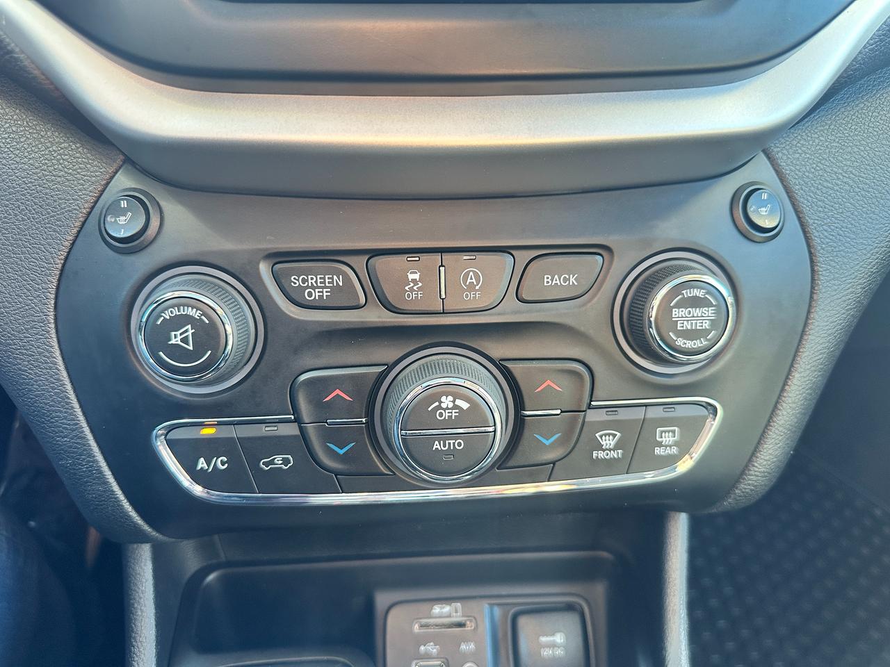2017 Jeep Cherokee Trailhawk4X4 HTD-Leather PanoRoof NAV RvCam XM A/C Photo