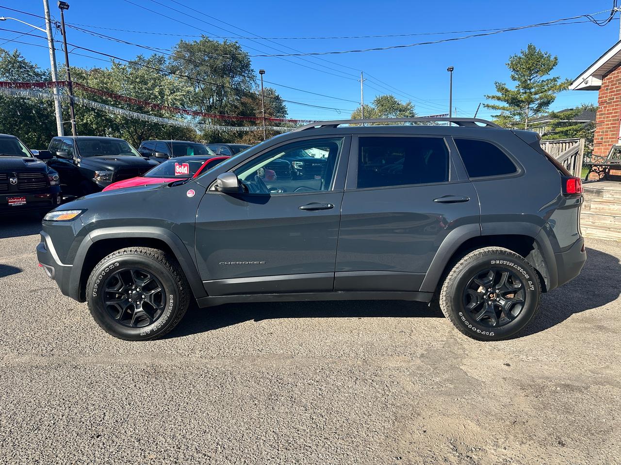 2017 Jeep Cherokee Trailhawk4X4 HTD-Leather PanoRoof NAV RvCam XM A/C Photo2