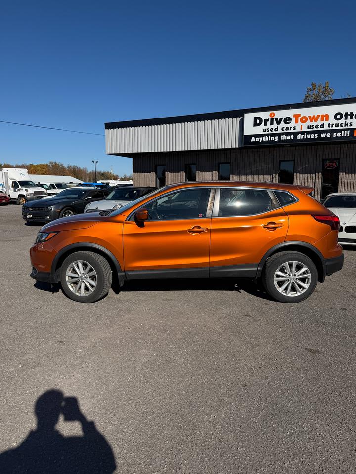 2018 Nissan Qashqai SV Photo1