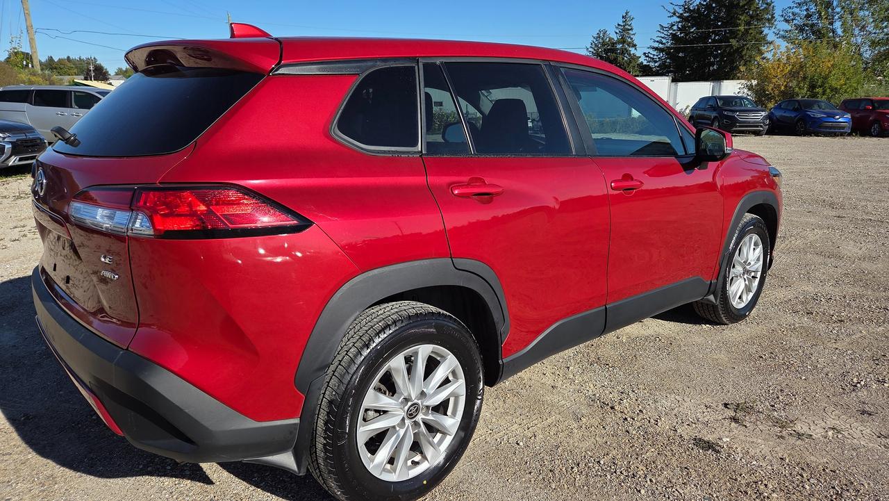2023 Toyota Corolla Cross LE Photo