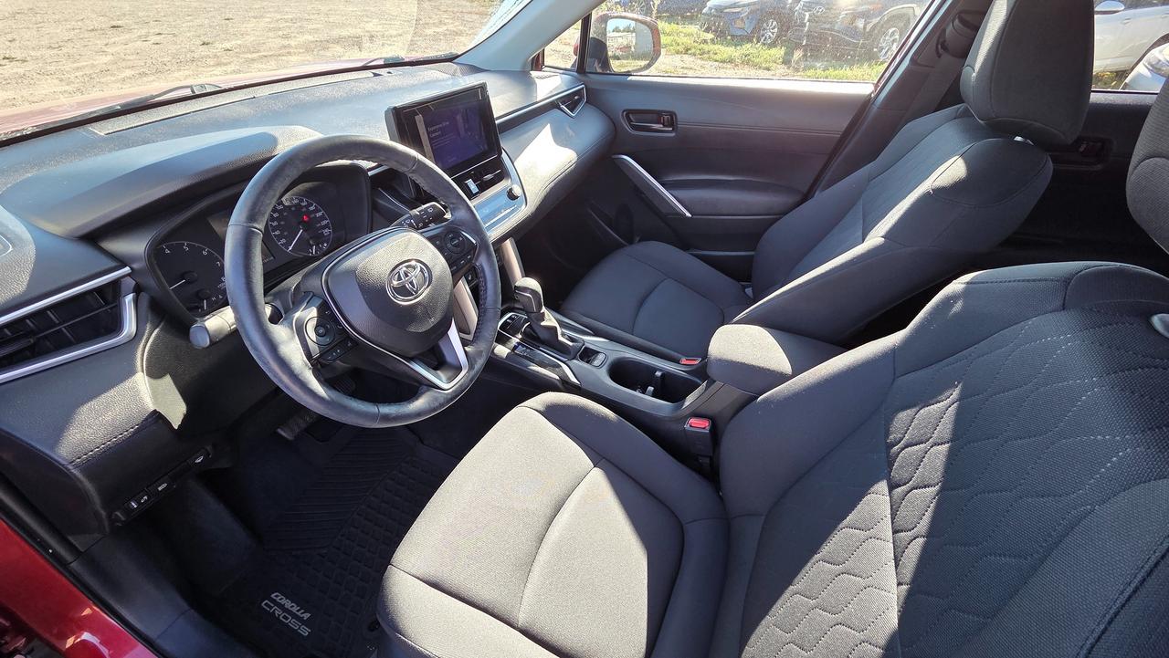 2023 Toyota Corolla Cross LE Photo