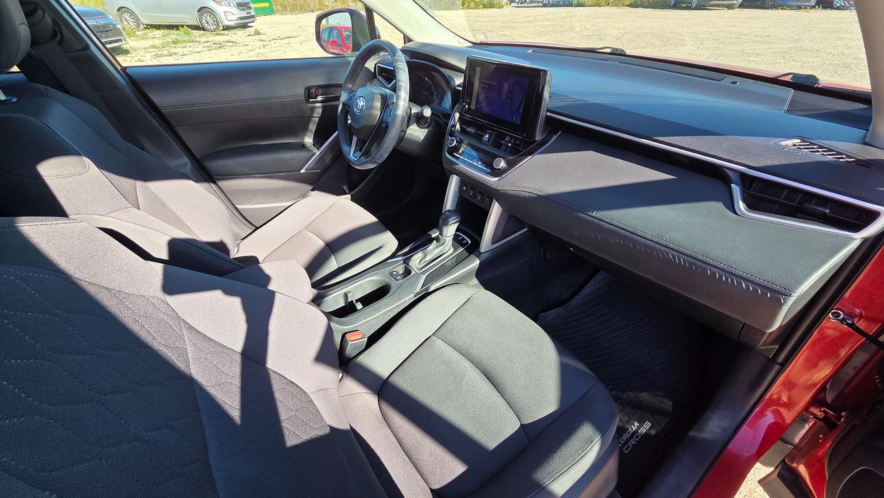 2023 Toyota Corolla Cross LE Photo
