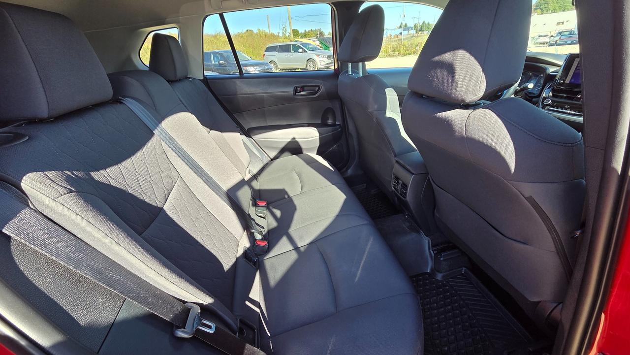 2023 Toyota Corolla Cross LE Photo