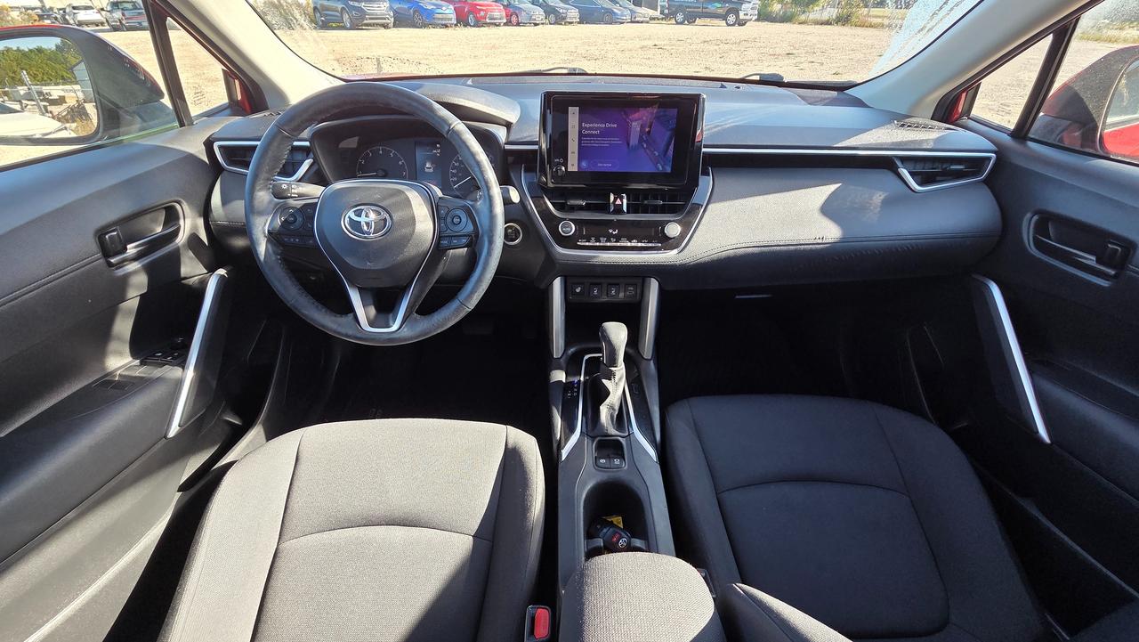 2023 Toyota Corolla Cross LE Photo