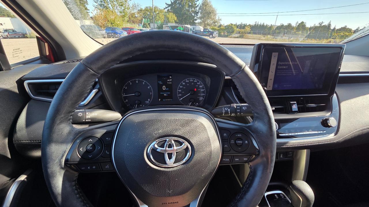 2023 Toyota Corolla Cross LE Photo