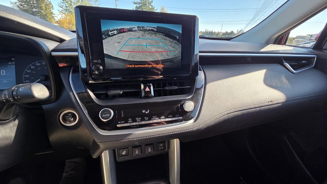 2023 Toyota Corolla Cross LE Photo