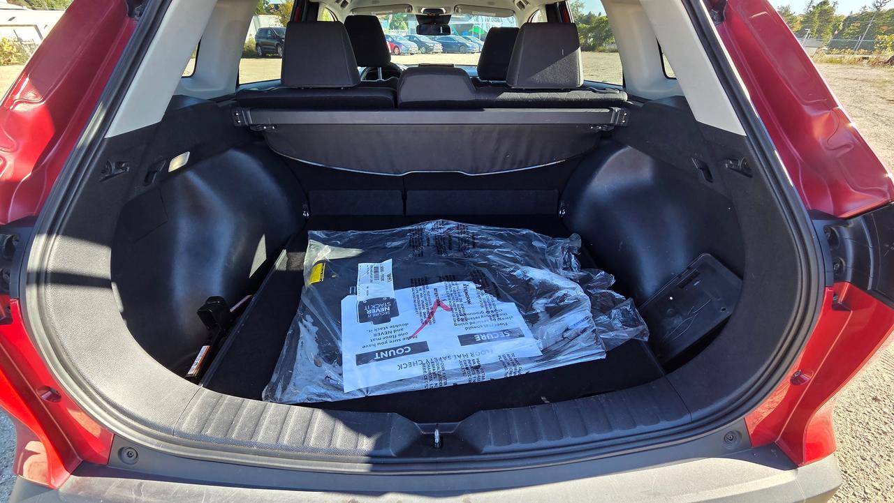 2023 Toyota Corolla Cross LE Photo