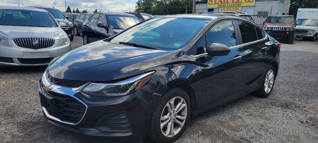 2019 Chevrolet Cruze LT Photo1