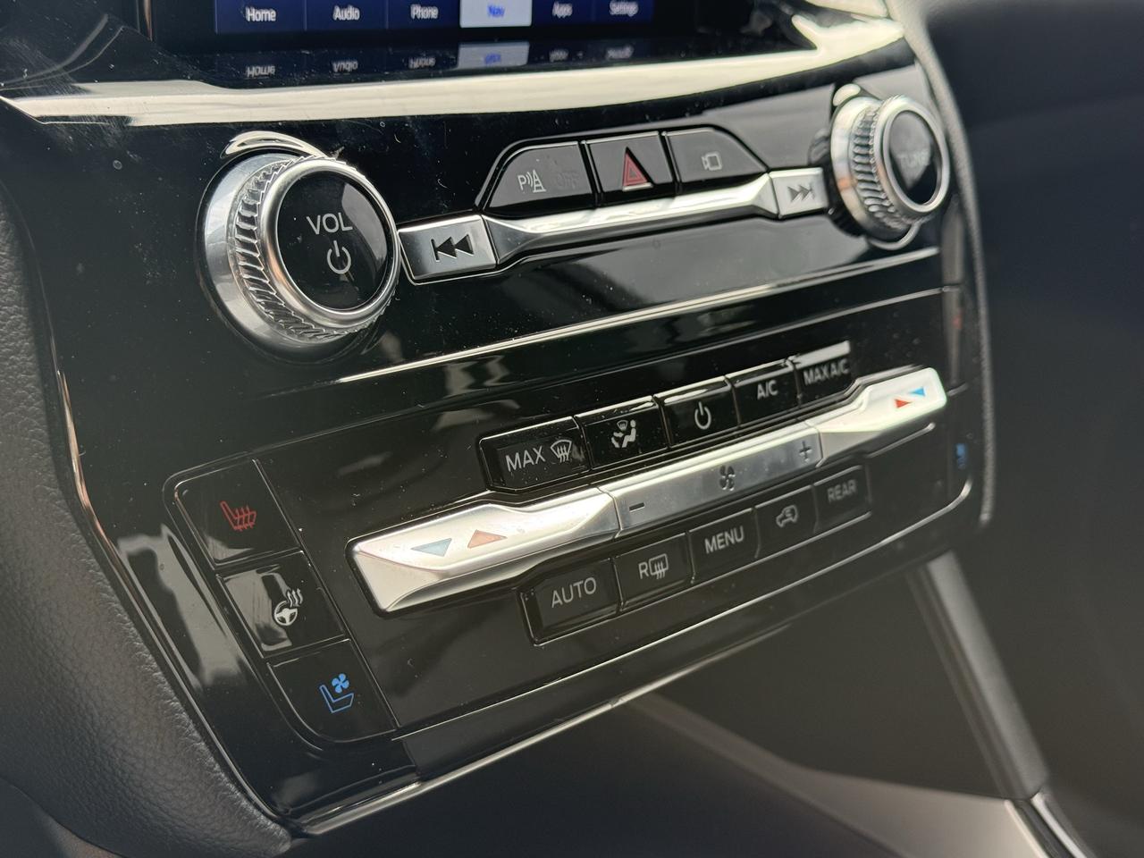 2022 Ford Explorer ST 4WD Photo