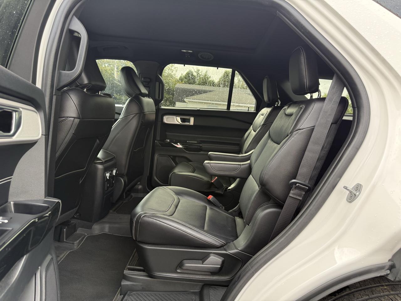 2022 Ford Explorer ST 4WD Photo