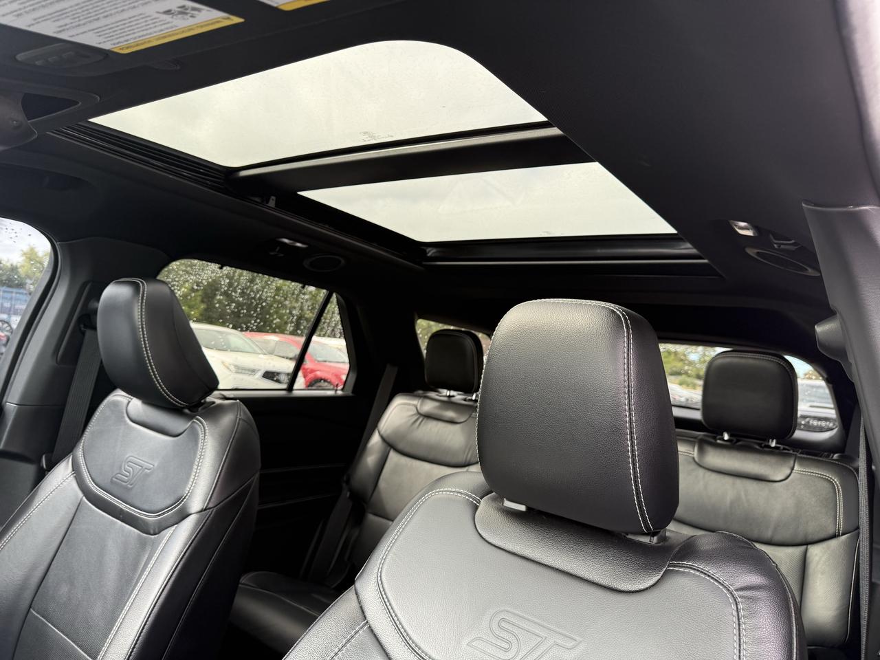 2022 Ford Explorer ST 4WD Photo