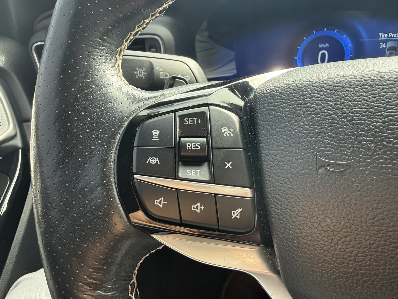2022 Ford Explorer ST 4WD Photo