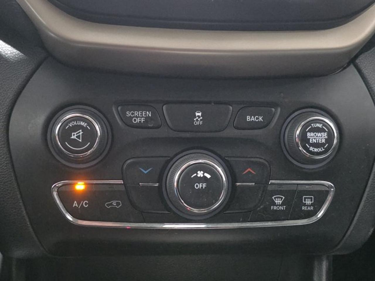 2017 Jeep Cherokee Latitude Photo