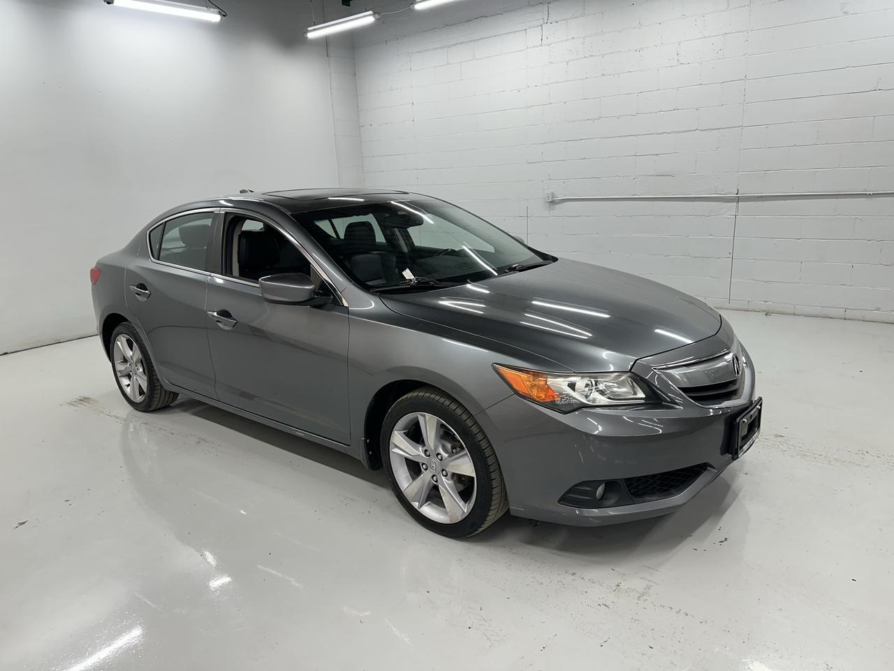  2013 Acura ILX 2.0L FWD with Premium Package   