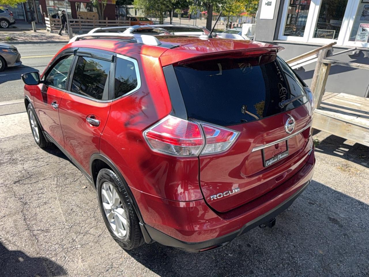 2014 Nissan Rogue SV Photo2