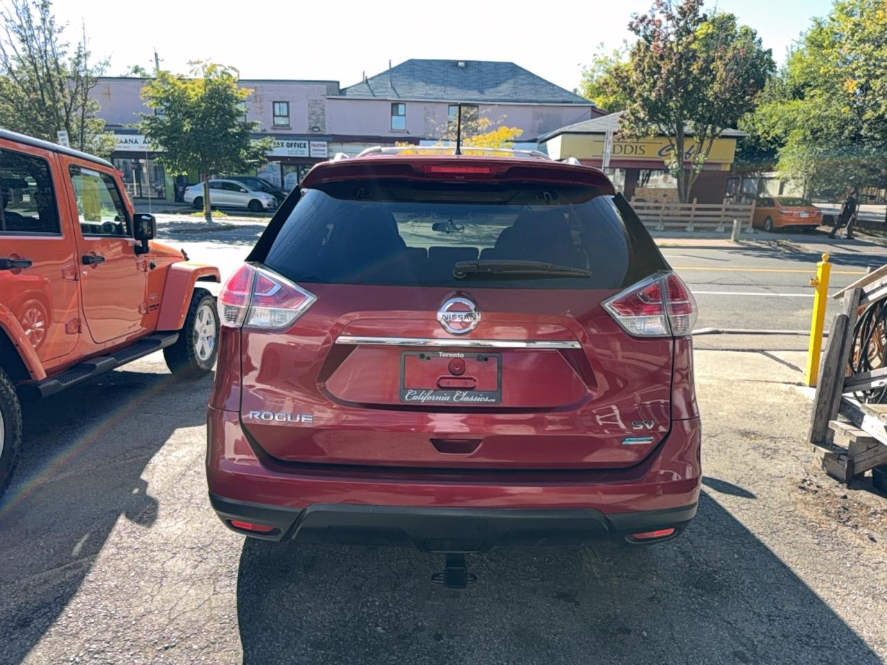 2014 Nissan Rogue SV Photo3