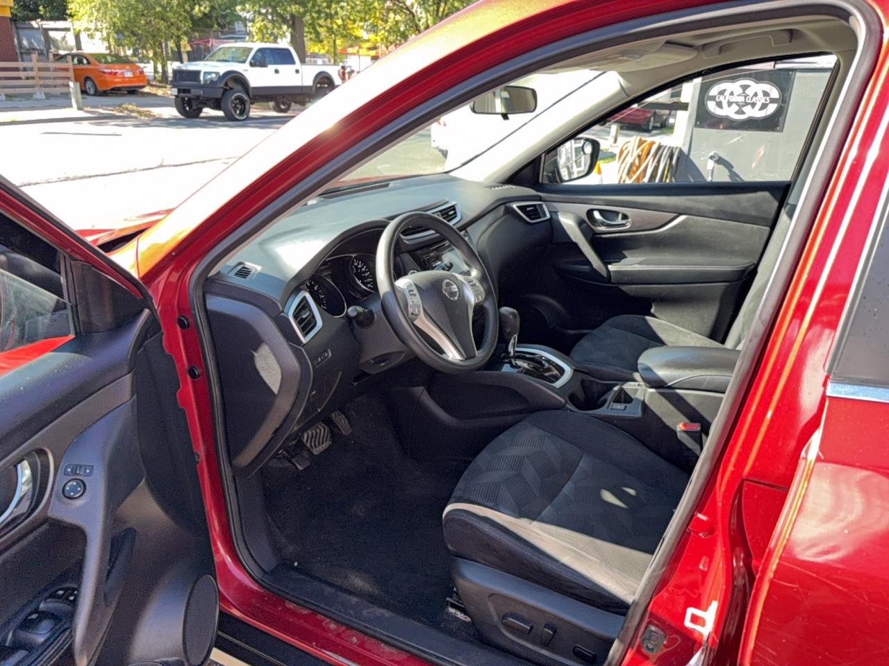 2014 Nissan Rogue SV Photo