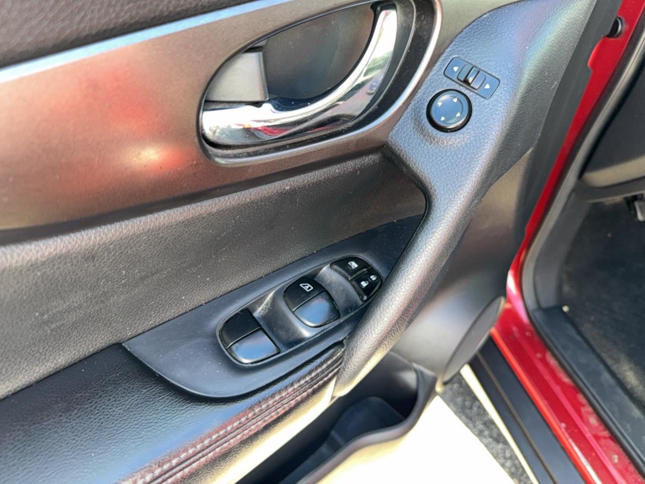 2014 Nissan Rogue SV Photo