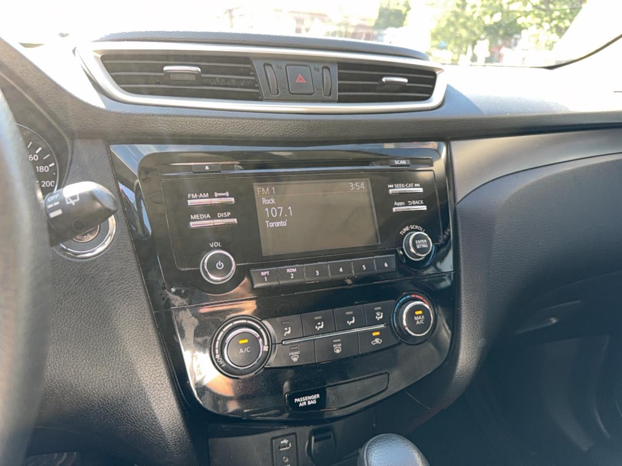 2014 Nissan Rogue SV Photo