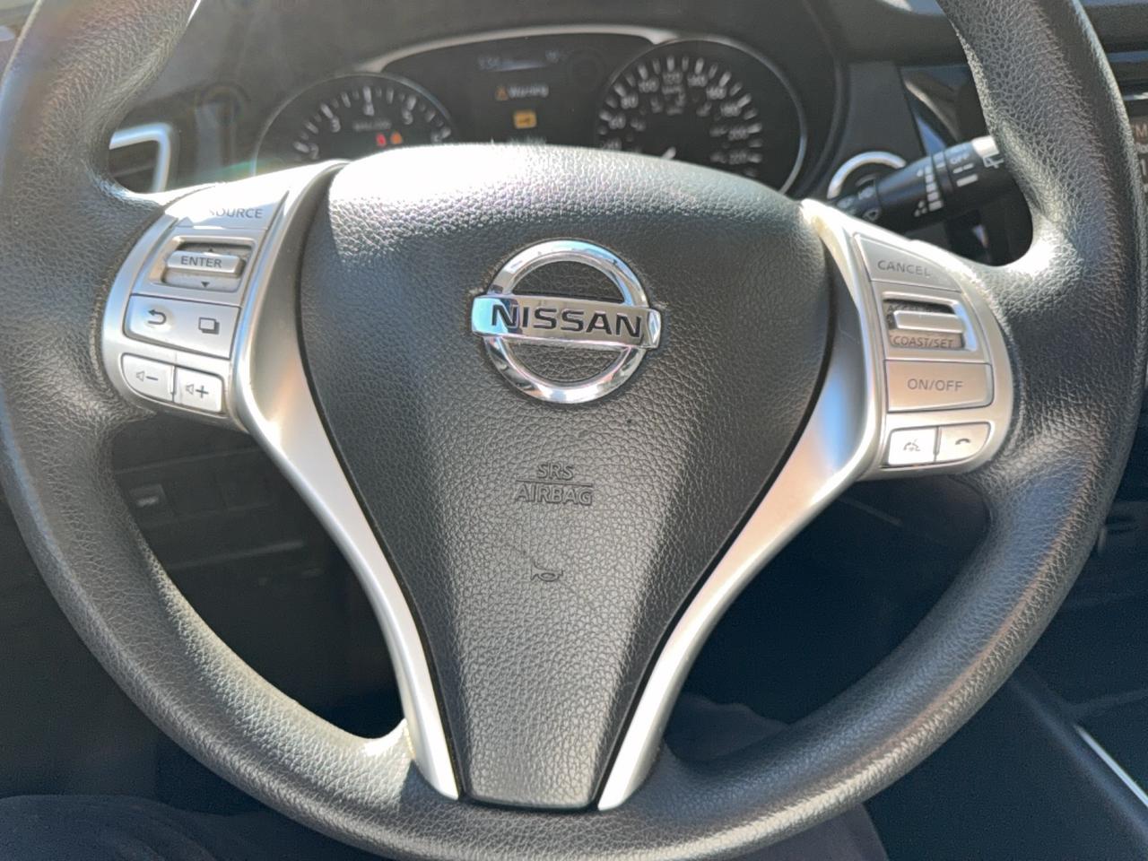 2014 Nissan Rogue SV Photo