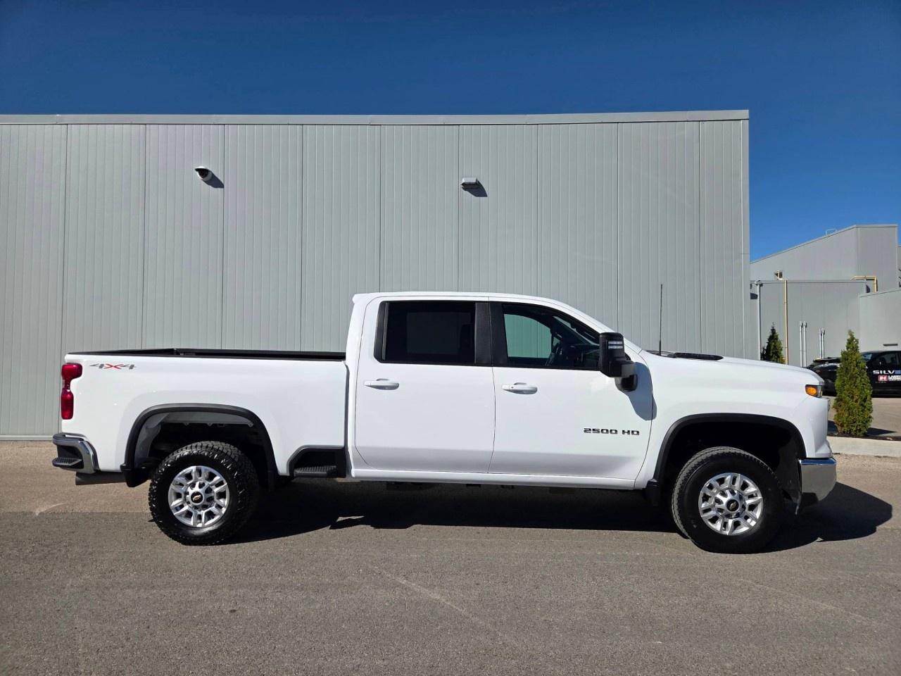 2026 Chevrolet Silverado 2500 HD 4WD Crew Cab Standard Box LT Photo