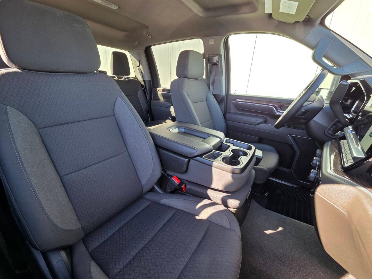 2026 Chevrolet Silverado 2500 HD 4WD Crew Cab Standard Box LT Photo