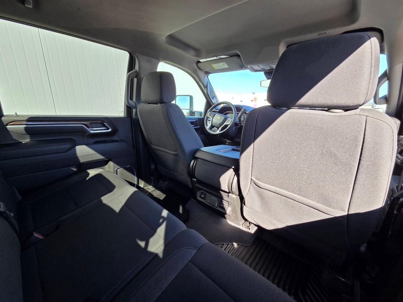 2026 Chevrolet Silverado 2500 HD 4WD Crew Cab Standard Box LT Photo