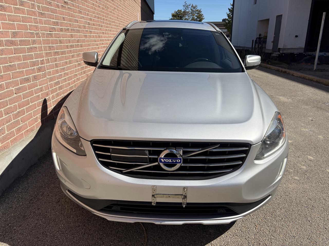 2015 Volvo XC60 T6 Premier Plus Photo