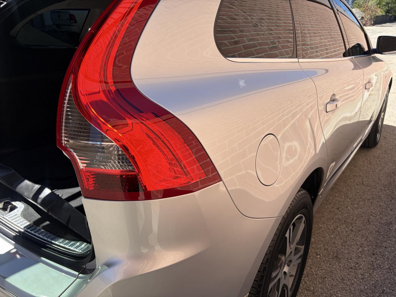 2015 Volvo XC60 T6 Premier Plus Photo