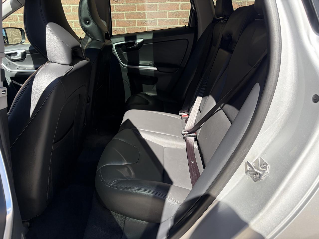 2015 Volvo XC60 T6 Premier Plus Photo