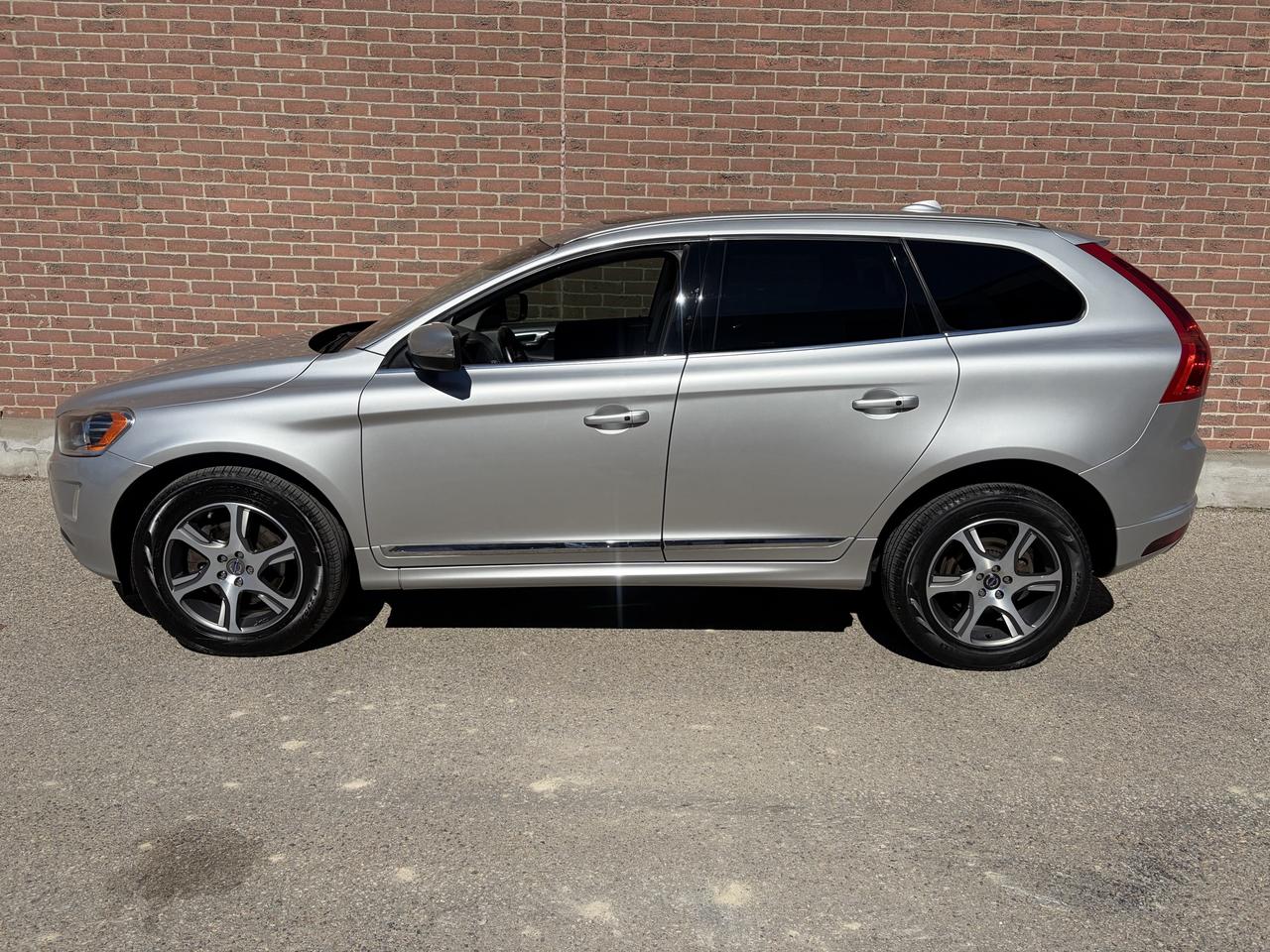 2015 Volvo XC60 T6 Premier Plus Photo5