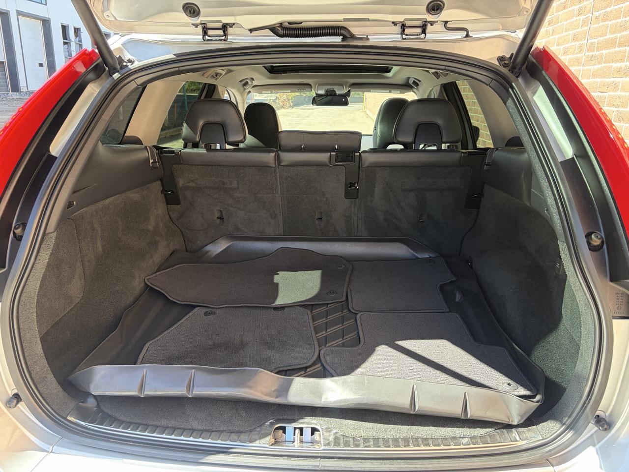 2015 Volvo XC60 T6 Premier Plus Photo