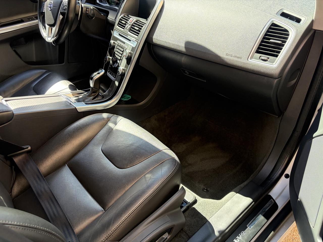 2015 Volvo XC60 T6 Premier Plus Photo