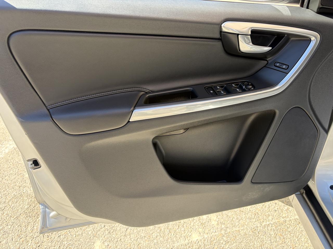 2015 Volvo XC60 T6 Premier Plus Photo