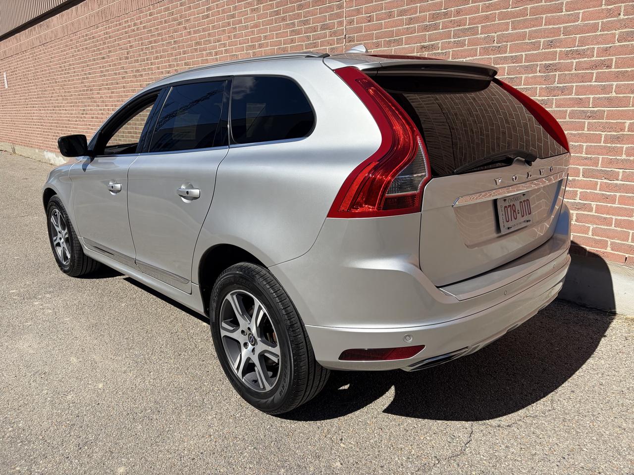 2015 Volvo XC60 T6 Premier Plus Photo