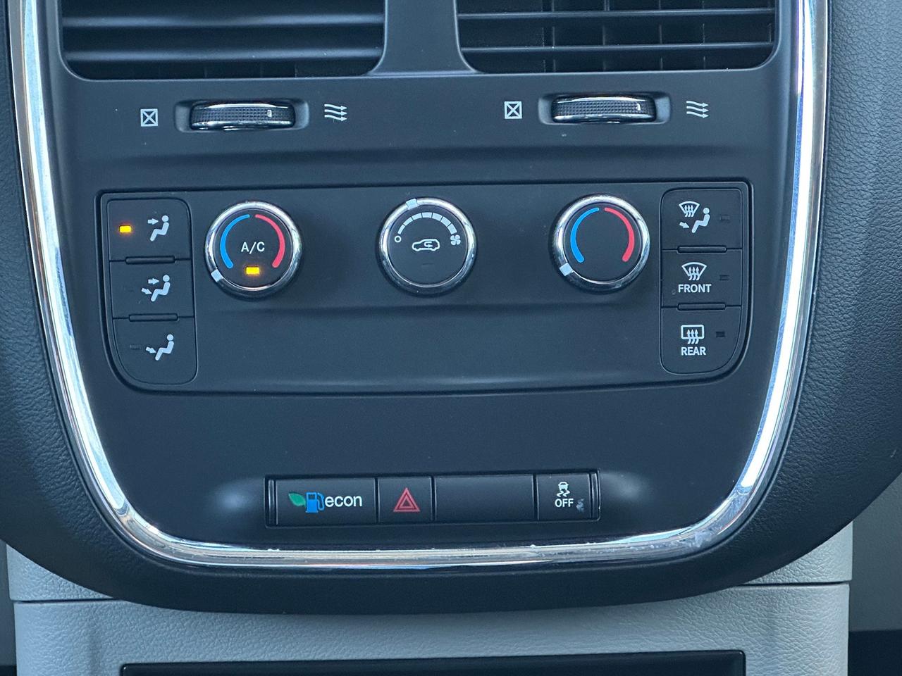 2017 Dodge Grand Caravan CVP/SXT ONE OWNER+ONLY 123,234 KMS! Photo