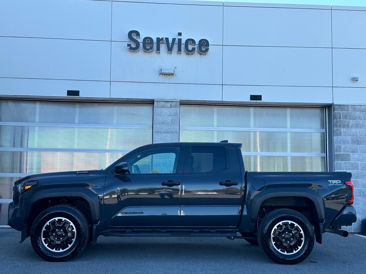 2025 Toyota TACOMA HYBRID HYBRID TRD OFF ROAD PREMIUM! Photo