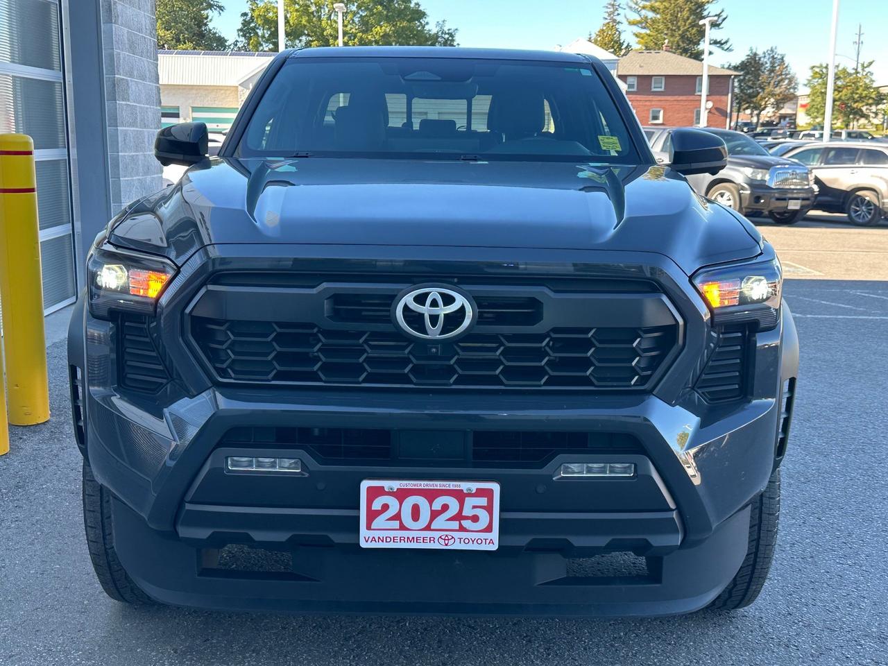 2025 Toyota TACOMA HYBRID HYBRID TRD OFF ROAD PREMIUM! Photo