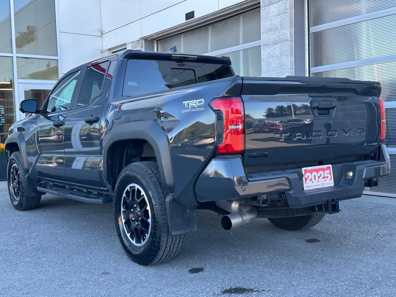 2025 Toyota TACOMA HYBRID HYBRID TRD OFF ROAD PREMIUM! Photo
