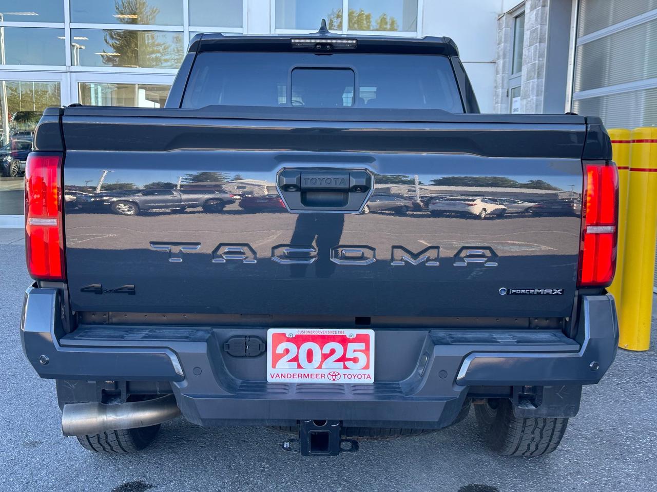 2025 Toyota TACOMA HYBRID HYBRID TRD OFF ROAD PREMIUM! Photo