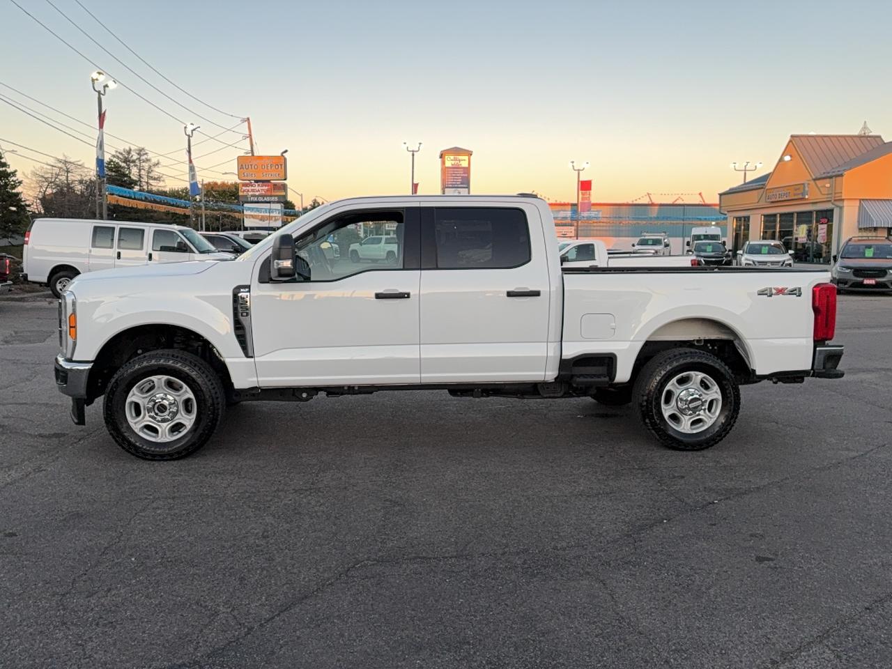 2026 Ford SUPER DUTY F-250 SRW XLT 4WD Crew Cab 7.3L8cylGas 6.75' Box Photo