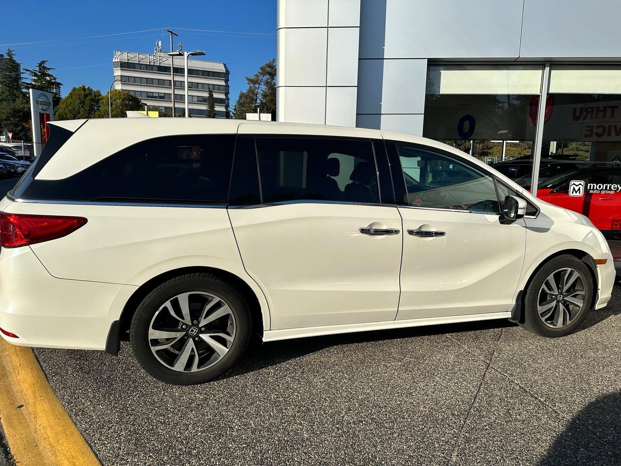 White 2019 Honda Odyssey Minivan Front-Wheel Drive Automatic