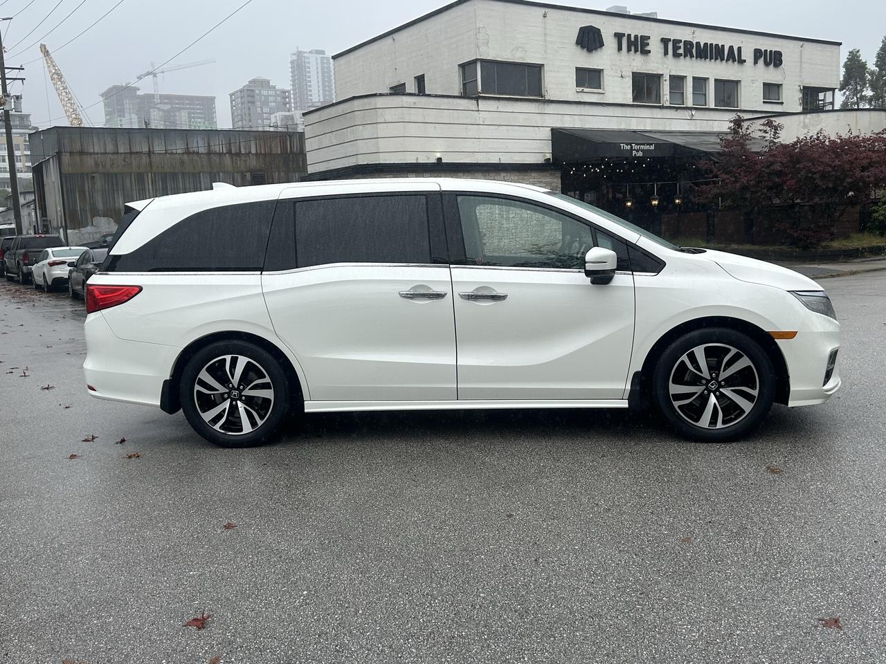2019 Honda Odyssey Touring - Photo #5