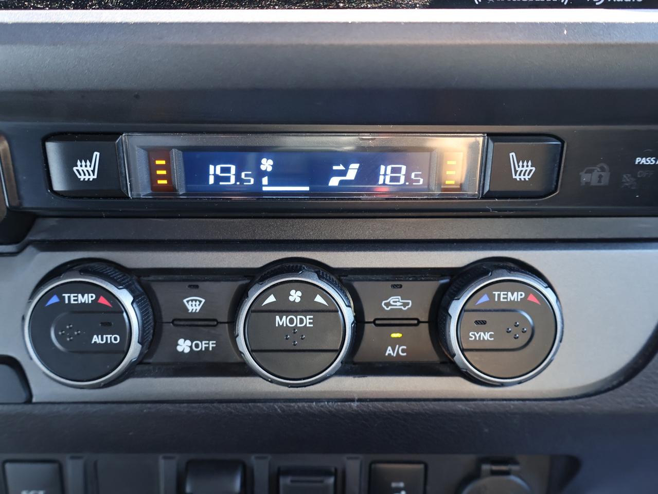 2020 Toyota Tacoma TRD SPORT 4WD CAMERA NAV BLUETOOTH LEATHER HEATED SEATS SUNROOF CRUISE ALLOYS Photo