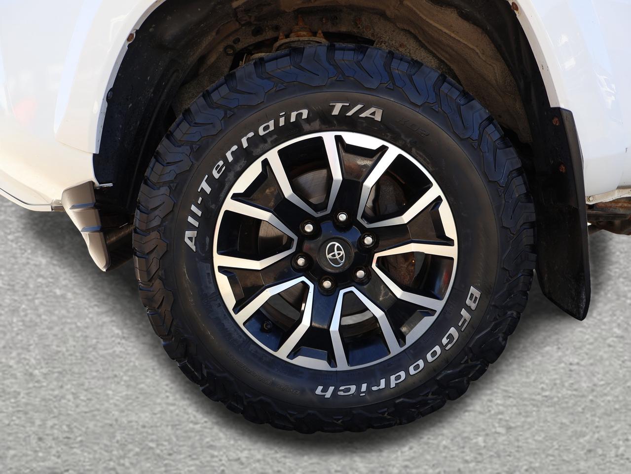 2020 Toyota Tacoma TRD SPORT 4WD CAMERA NAV BLUETOOTH LEATHER HEATED SEATS SUNROOF CRUISE ALLOYS Photo