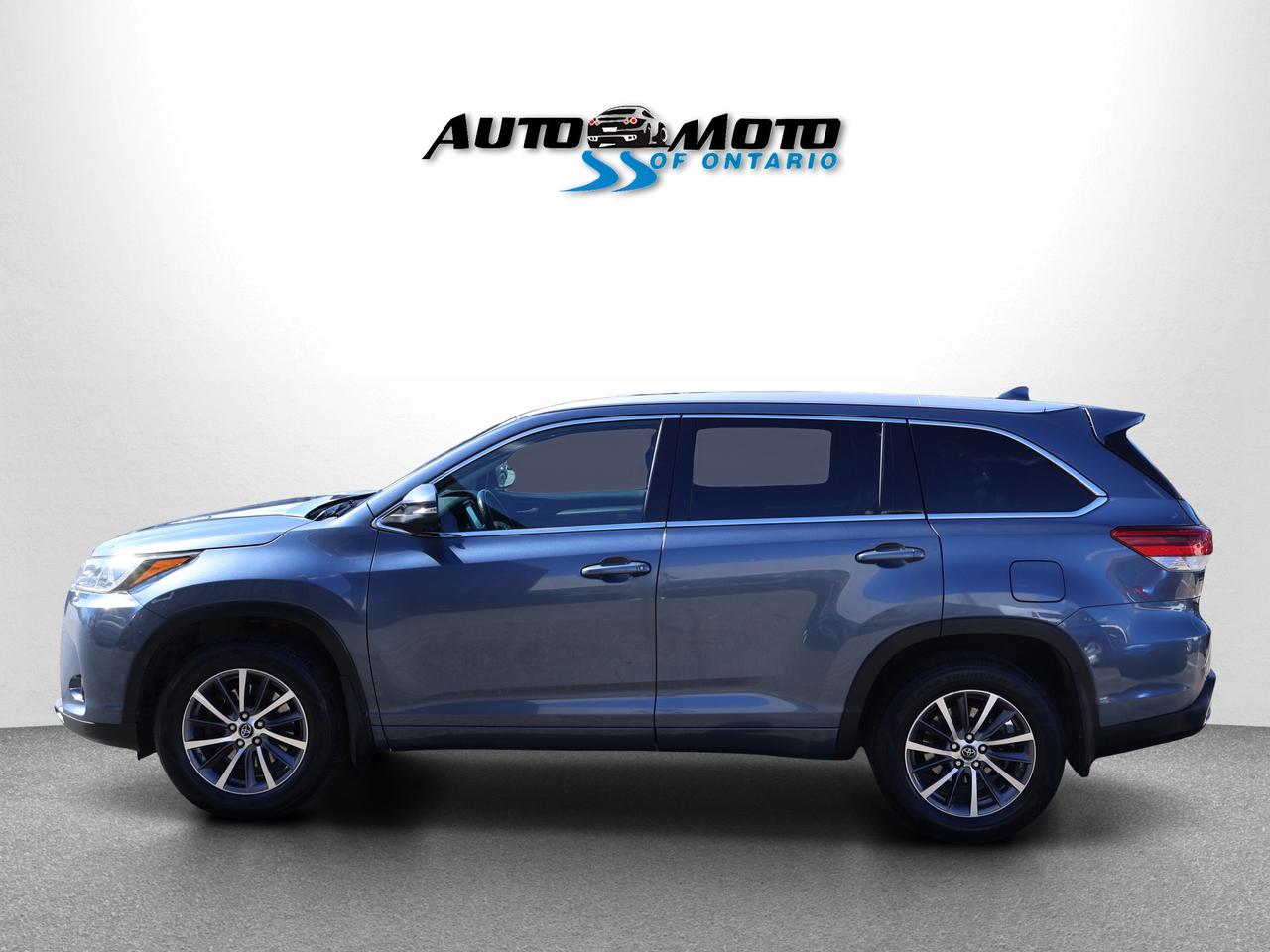2018 Toyota Highlander V6 XLE AWD *ACCIDENT FREE* CAMERA NAV BLUETOOTH LEATHER HEATED SEATS SUNROOF CRUISE ALLOYS Photo