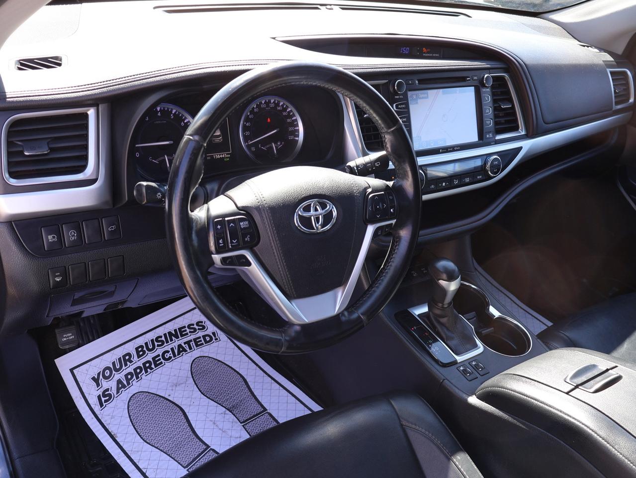 2018 Toyota Highlander V6 XLE AWD *ACCIDENT FREE* CAMERA NAV BLUETOOTH LEATHER HEATED SEATS SUNROOF CRUISE ALLOYS Photo
